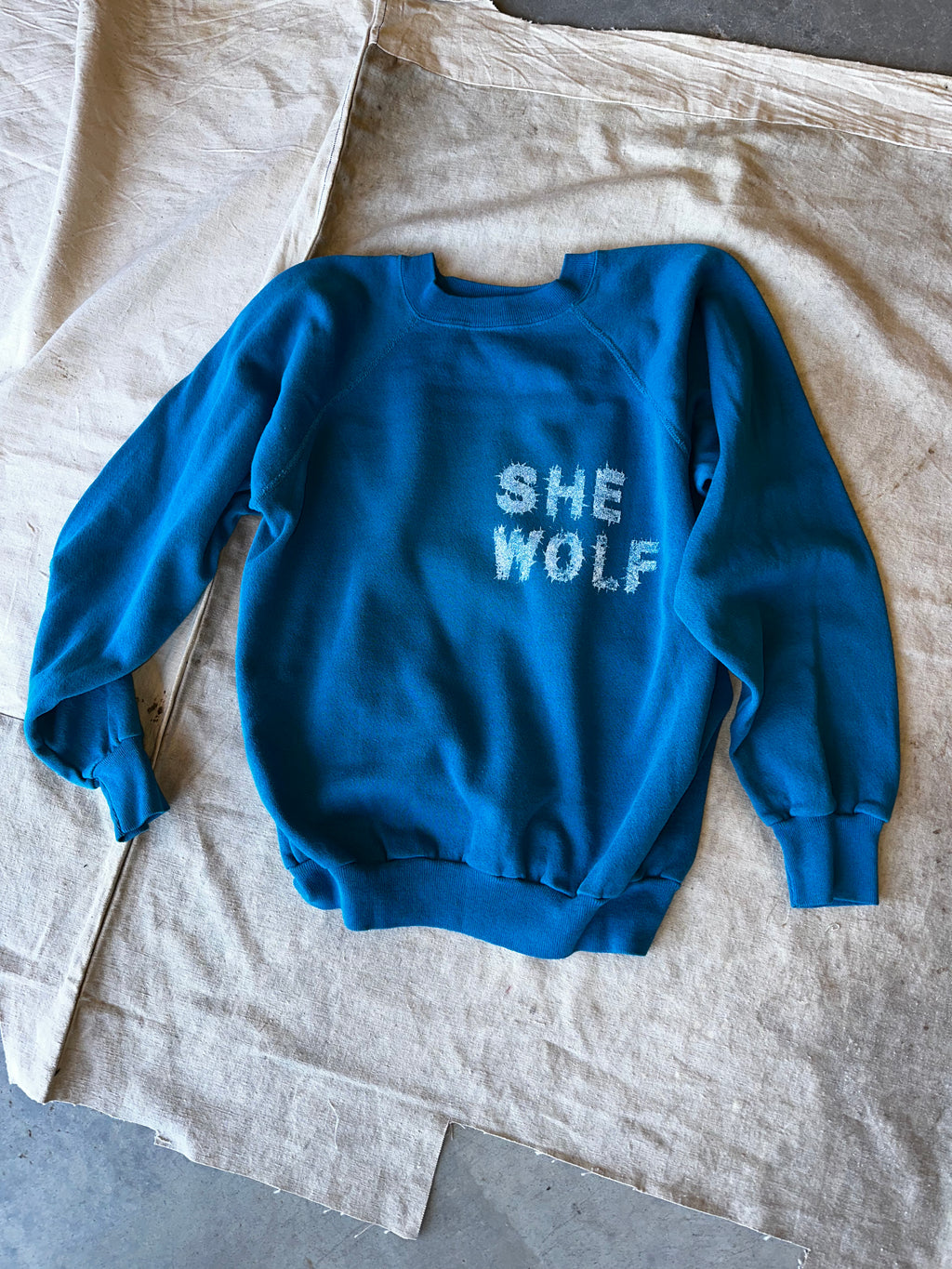 VINTAGE - SHE WOLF - WOMENS M